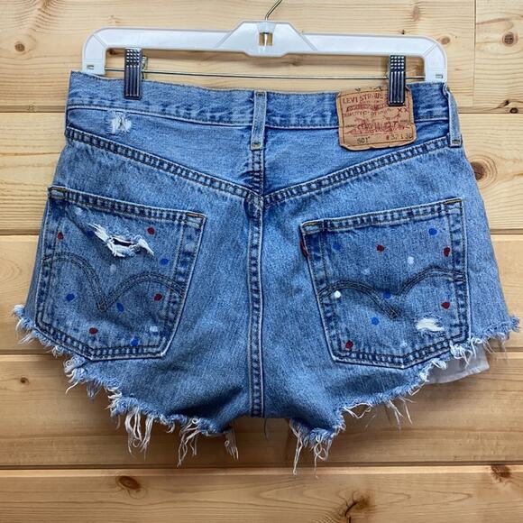 Levi's 501 Distressed Cut Off Shorts 32 - Picture 4 of 9